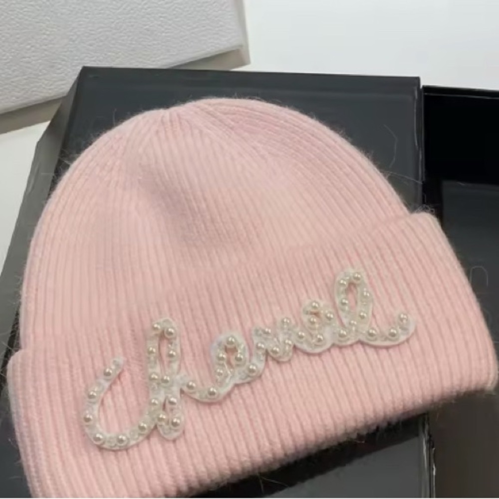Chic White Rabbit Wool Knit Beanie - Picture 2 of 2